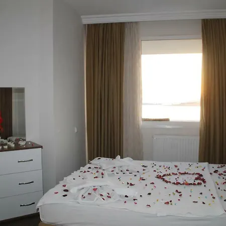 Senar Ayvalı